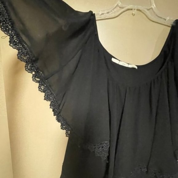 Layered scoop neck black blouse - Picture 3 of 4
